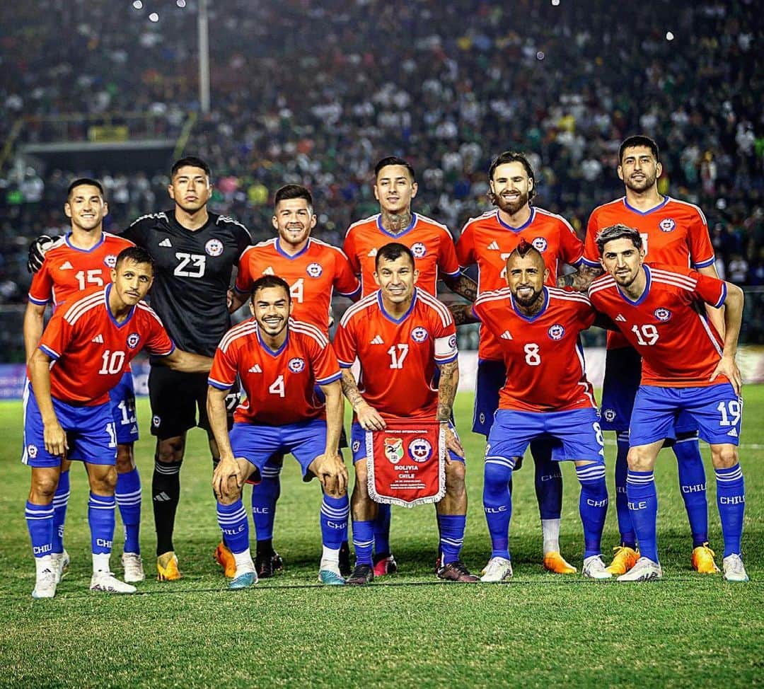 アレクシス・サンチェスのインスタグラム：「Chile 🇨🇱」