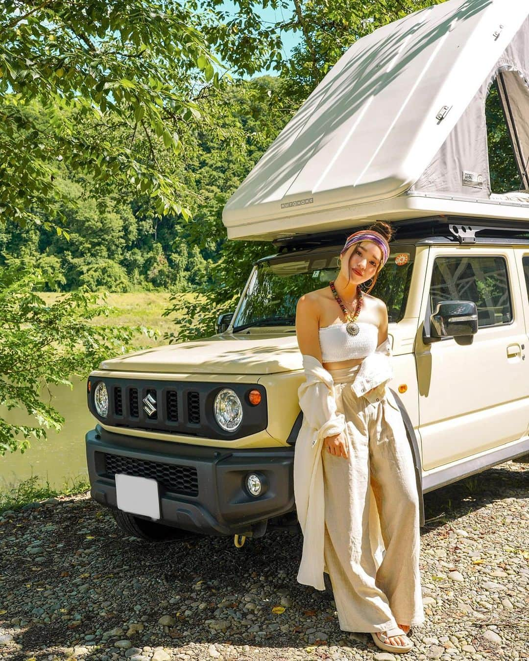 羽石杏奈のインスタグラム：「all my favs 🌿⛺️👗🤍 ちっちゃなキャンピングカーも、 スタイルも、自然も、 わたしの好きが詰まってる写真𖣔」