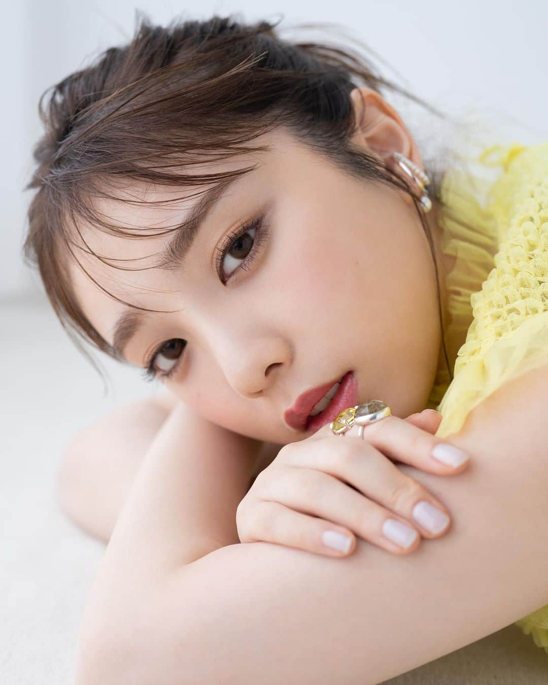 花盛友里のインスタグラム：「@maquia.magazine にて、二度目ましての与田ちゃん🤍 可愛いんだよなぁぁぁ。。」
