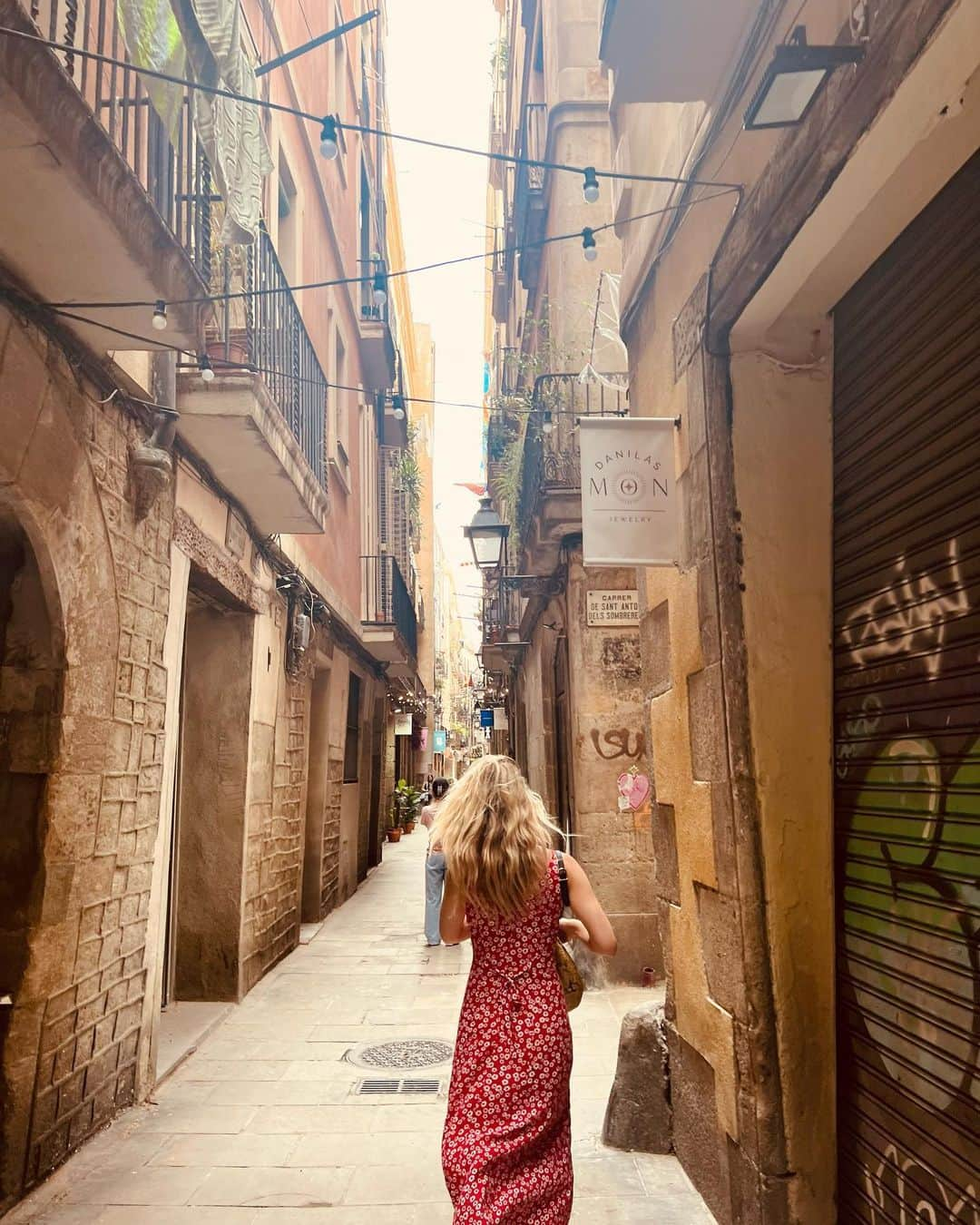 アナベル・ウォーリスさんのインスタグラム写真 - (アナベル・ウォーリスInstagram)「Barcelona 🔥」6月21日 17時17分 - annabellewallis