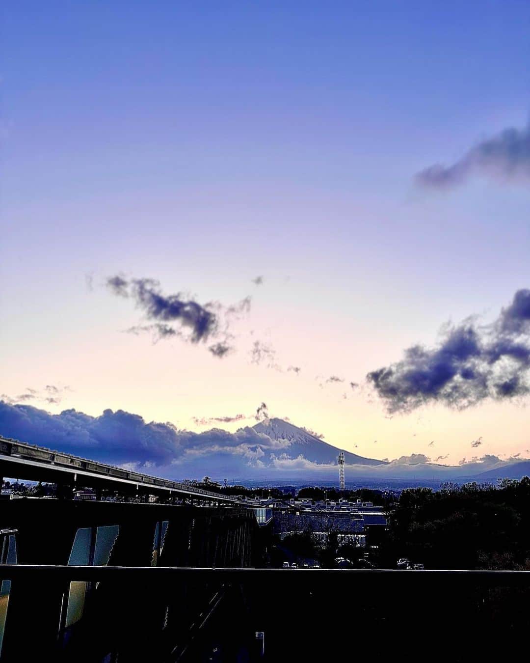KENNさんのインスタグラム写真 - (KENNInstagram)「富士山！  前にプライベートで近く行きましたー！ また行きたいなぁ！！  #富士山 #この色味好き #今日も現場は室内だけど #楽しく演ってます #声優 #KENN」6月21日 17時34分 - kennu324