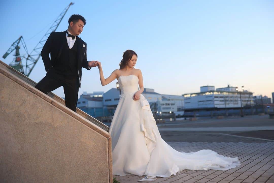 Studio TVB Kobeさんのインスタグラム写真 - (Studio TVB KobeInstagram)「ハーバーランド夜景ロケーション . .  photographer : @taka.deco.ph  make : ARISA SEKIMOTO  . . @studiotvb_kobe @decollte_weddingphoto #d_weddingphoto #日本中のプレ花嫁さんと繋がりたい #全国のプレ花嫁さんと繋がりたい #写真好きな人と繋がりたい #カメラ好きな人と繋がりたい #メイク好きな人と繋がりたい #東京カメラ部 #モデル募集 #ポートレート #ウェディングヘア #フォトウェディング #カップルフォト #チェリフォト #家族写真 #前撮り #結婚式準備 #大阪前撮り #神戸前撮り #ブライダルフェア #スタジオtvb神戸ハーバーランド店 #プレ花嫁 #卒花嫁 #撮る結婚式 #夜景 #ハーバーランド」6月21日 17時38分 - studiotvb_kobe