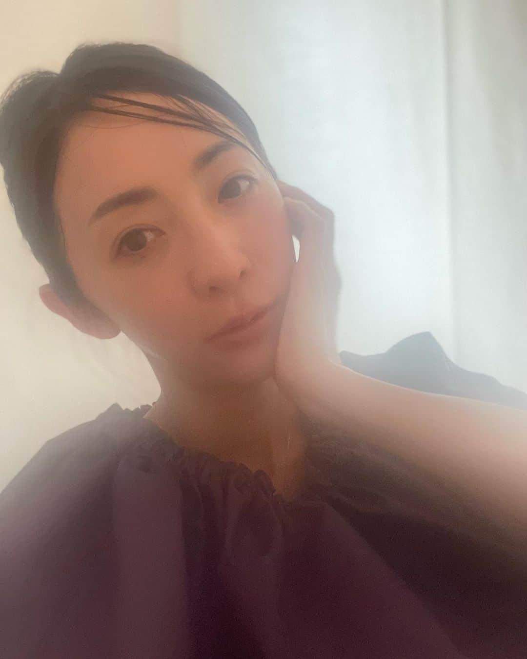 木本泉さんのインスタグラム写真 - (木本泉Instagram)「- 久しぶりすぎる🌿よもぎ蒸し🌿  @dohermo_azabujuban  最近open🎉 今まで恵比寿に通っていたのですが、麻布十番店がopenしたので、こちらに👍  子宮内膜の問題で生理痛がひどくてクリニックにも通っているので定期的に通った方が良いと思いながらも、、、なかなか通えてなかったのですが🥲 これからちゃんと通います🖐️  やっぱり良い！！！ 汗をかいてすっきり。熱が身体にこもっていたのが終わった後はポカポカしているだけで不快感なし。 生理痛や子宮系に悩みがある方には絶対におススメ。 ちゃんと通うのが改善される早道🤲  本当にすっきりしすぎて、明日も行きたいくらいw  @muno_plus のマッサージも久々にまた受けたいと思っています！  暑い日だからこそ、本当によもぎ蒸しおススメ⭕️ しつこいようですが、、、おすすめです👍  #麻布十番よもぎ蒸し#韓国式よもぎ蒸し#生理痛改善#デトックス#アンチエイジング#dohermo麻布十番店」6月21日 17時47分 - izumikimoto