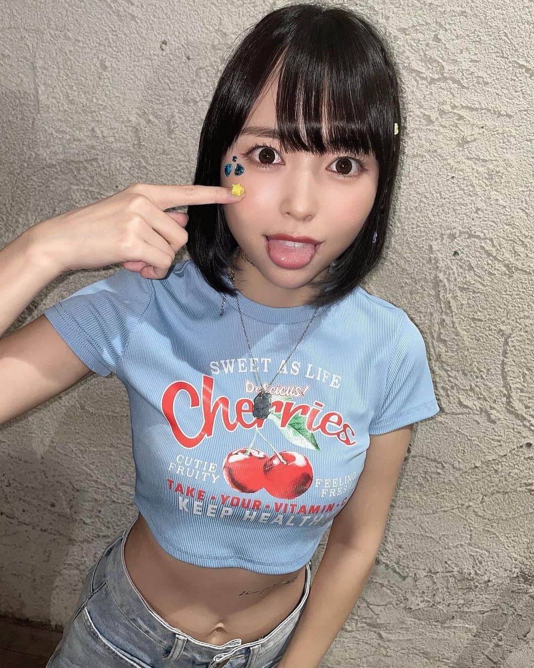 寺坂ユミさんのインスタグラム写真 - (寺坂ユミInstagram)「Y2K🍒⭐️  #Y2K#y2kファッション#SHEIN#sheinコーデ」6月21日 17時52分 - 129ym