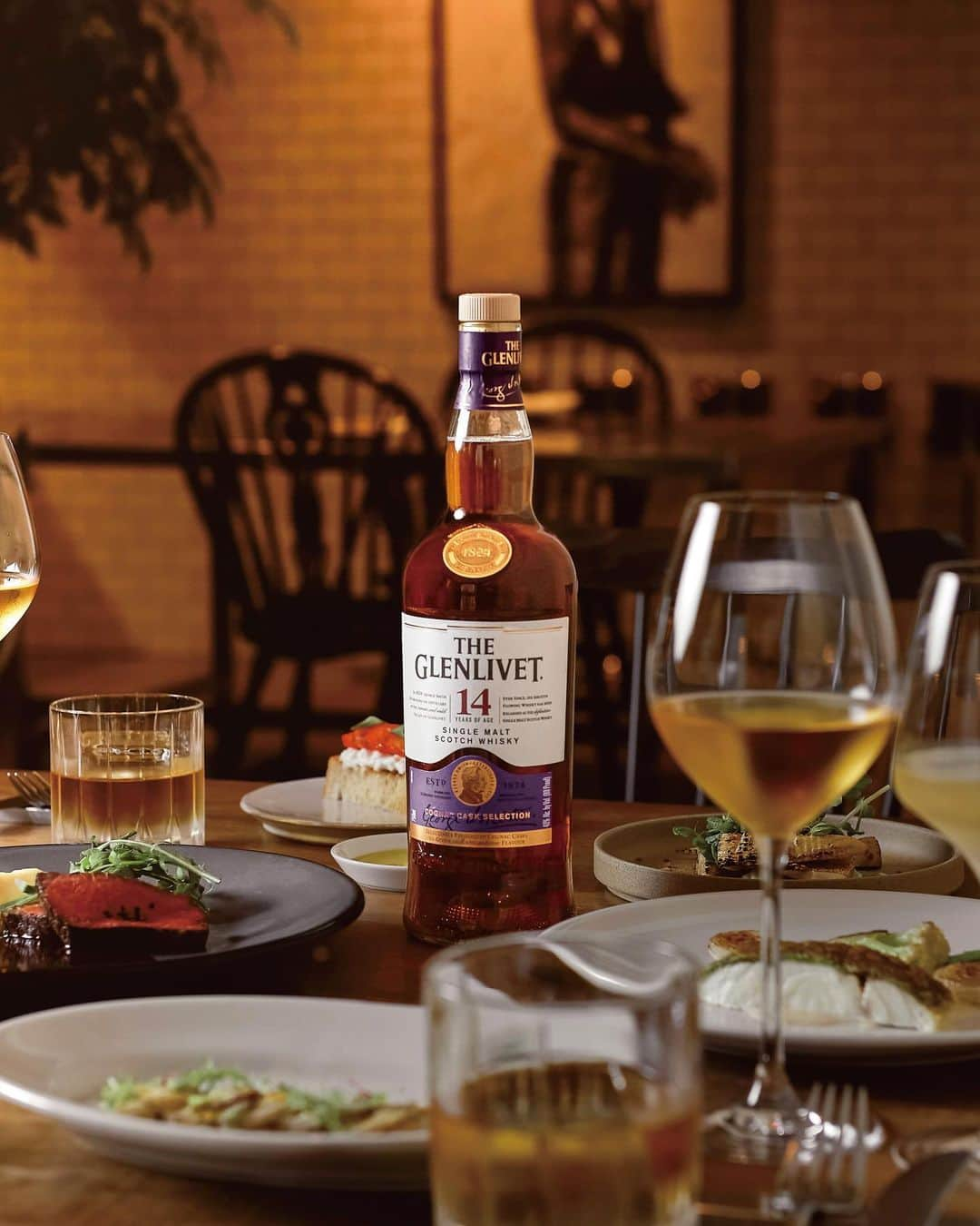 TRUNK(HOTEL)さんのインスタグラム写真 - (TRUNK(HOTEL)Instagram)「●EVENT INFO  TRUNK(KITCHEN) presents THE GLENLIVET SPECIAL PAIRING DINNER  TRUNK(KITCHEN) にて、THE GLENLIVET とのコラボレーションディナーイベントを開催いたします！  季節の食材を使用した6品のコースに、スコッチウイスキーアンバサダー サイモン・ダーヴェニーザが考案した THE GLENLIVET 特製カクテルを合わせる、ペアリングコースをお愉しみいただけます。  •••  TRUNK (KITCHEN) in collaboration with THE GLENLIVET is proudly announcing a special dinner event.   Enjoy a 6 course meal focusing on seasonal ingredients paired with THE GLENLIVET’s special cocktails crafted by renowned Scotch Whiskey ambassador Simon Darveniza.  @theglenlivet @theglenlivet_jp  ［ INFORMATION ］ Date : 2. JUL. 2023 Time : 17:00 - 20:00 Location : TRUNK(KITCHEN) T : 03-5766-3202  #trunk #trunkhotel #trunkkitchen #socializing #hotel #tokyo #jingumae #harajuku #kitchen #menu #theglenlivet #event」6月21日 17時59分 - trunkhotel_catstreet