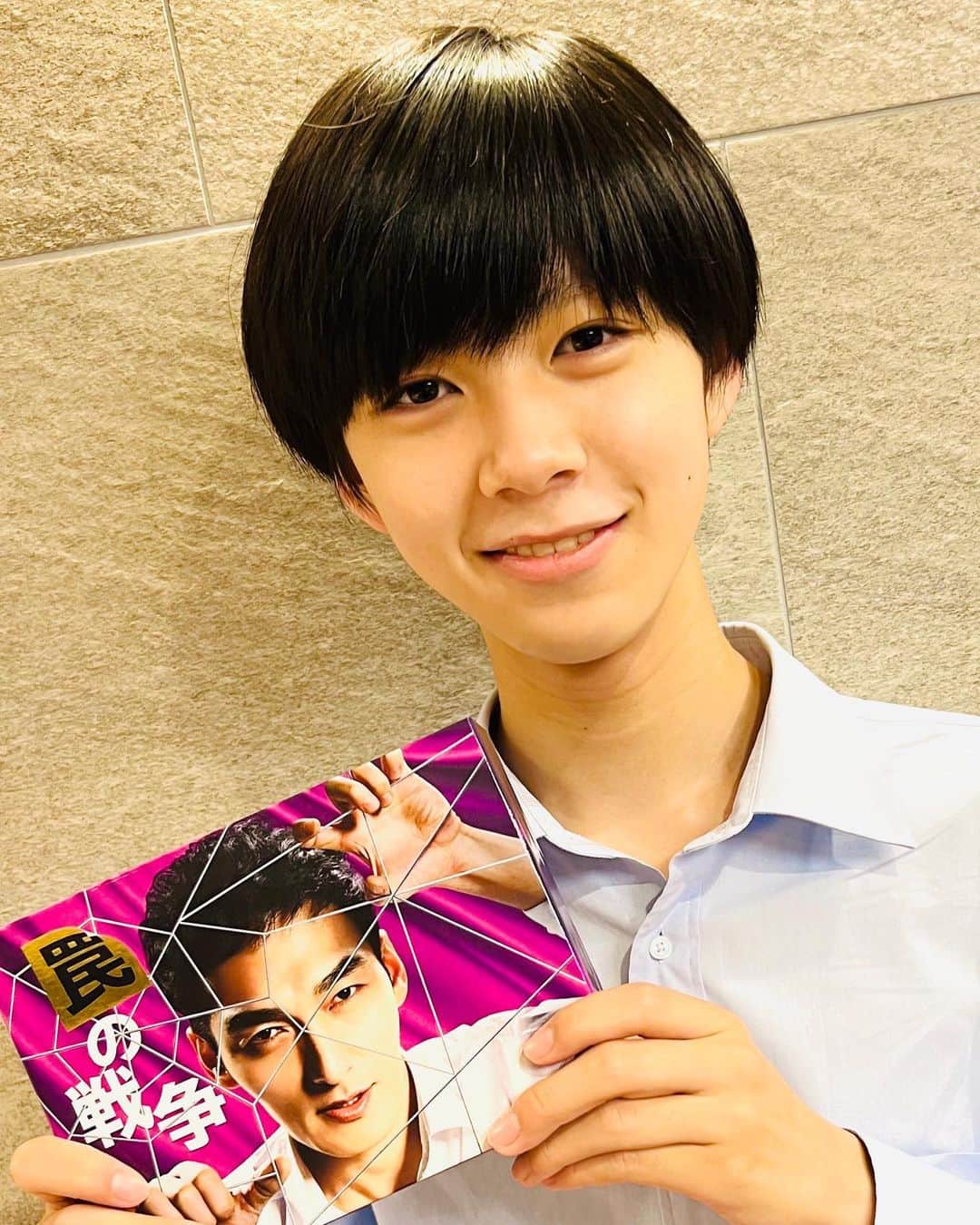 白鳥晴都のインスタグラム：「僕も出演させて頂いた『#罠の戦争』のBlu-ray&DVDが発売になりました📀 本編に加え、特典映像も❗️ 良かったら是非皆さんもご覧下さい🤗  #草彅剛 さん #井川遥 さん #鷲津泰生 #白鳥晴都」