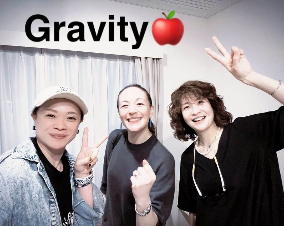 シルビア・グラブさんのインスタグラム写真 - (シルビア・グラブInstagram)「久しぶりに3人集合！ 7月29日、30日のライブに向けての 打ち合わせ  お喋りして  大爆笑しながら  内応を決めています😬  また面白くなりそう😬😬😬  お時間ある方は是非来てください😉  jtakashi HaloHalo  Company Produce gravity × KIWA TENNOZ 「gravity special Live 2023 夏〜拝啓。おばさんは元気でやってます〜」  2023年 7月29日(土) 1st.14:00(Open13:30) / 2nd.18:00 (Open17:30) 30日(日) 13:00 (Open12:30)  #gravity #夏祭りライブ　#林希　#岡千絵　#シルビアグラブ　#ミュージカル　#ダンス」6月21日 18時07分 - sylviagrab717