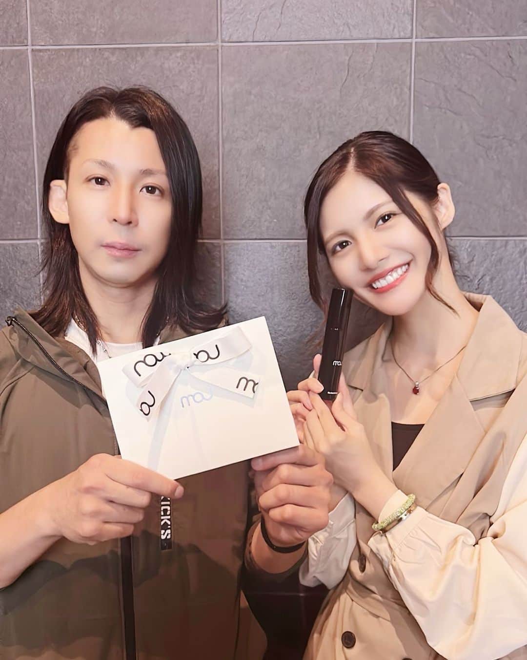 美沙玲奈のインスタグラム：「‧⁺ ⊹˚.⋆　˖ ࣪⊹  私のお兄ちゃん🪄︎︎◝✩ 小さい頃からずっと可愛がってくれて、 ありがとうございます(*ᴗ͈ˬᴗ͈)ꕤ*.ﾟ . 私が間違ってる時は真剣に怒ってくれたり、 (※私がこの世で一番怖いのは怒ったときのお兄ちゃんです) 具合が悪い時には夜遅くまで側で看病してくれました。 (※この絶妙な飴と鞭で育ちました👶🏻) . . 初舞台と初主演だけは観てくれたし、 視線感じるなと思ったられいなだったw って広告の写真送ってきてくれたり😂 さり気なく優しさの極みです。 そんなお兄ちゃんが大好きです🌹‪𓂃 𓈒𓏸  直接言うのは何か恥ずかしいので、 ここに愛を書き記しとこう🤭(笑)  #兄妹 #お兄ちゃん #いつもありがとう   ‥アプリの加工でmou歪んどるがな!!!🤦🏼‍♀️ｵｲｯ」