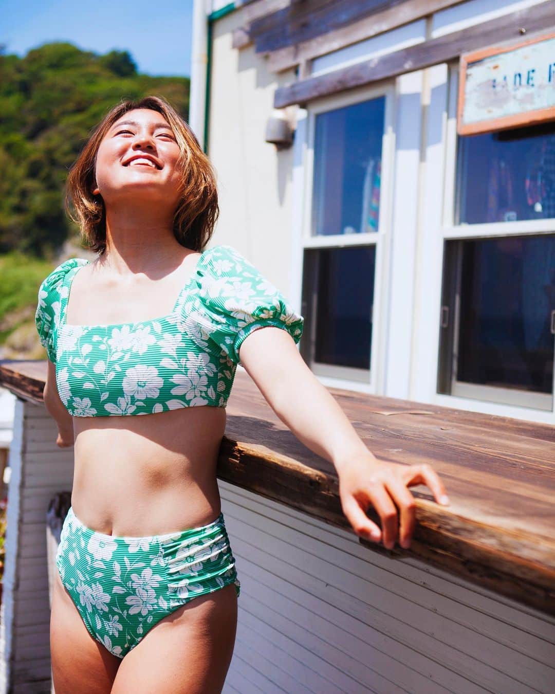 BillabongWomensJapanのインスタグラム：「パフスリーブのビキニは肩幅や二の腕がスッキリと見えるデザイン👙 #ABikiniKindaLife」