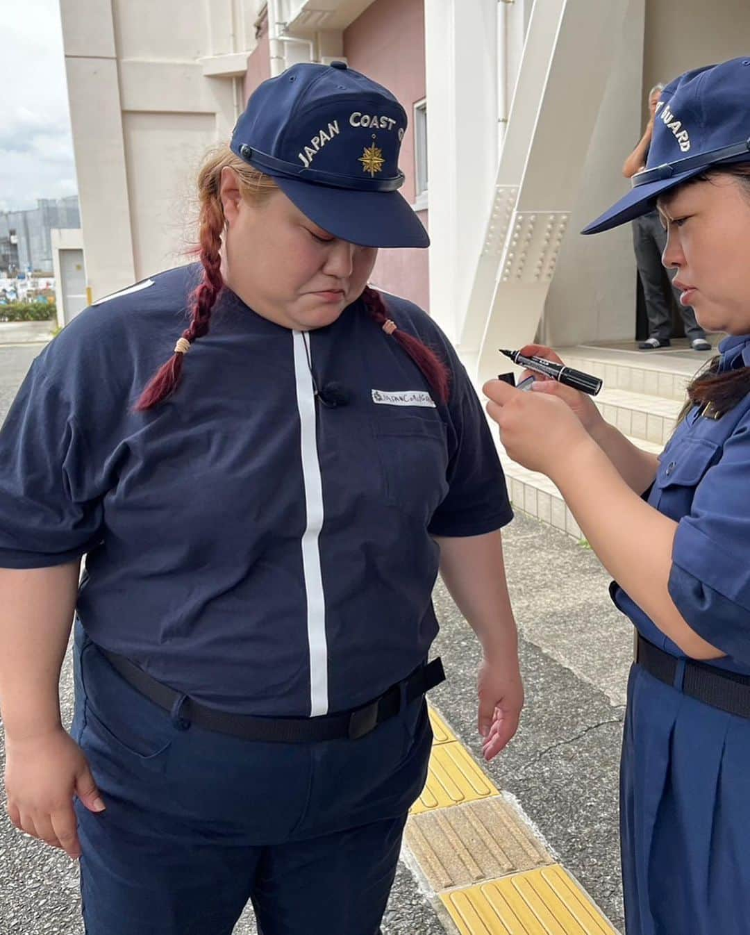 おかずクラブさんのインスタグラム写真 - (おかずクラブInstagram)「どうも！ゆいPです！  今日は静岡の海上保安庁に一日入隊してきました！！！  人命救助の大変さや、サイズが無くて着れない制服の代わりに意外とテープとマジックで似せれる、など色々勉強させて頂きました！！！  カレー美味しかったーーーー！！！  #ただいまテレビ #ただいま日和」6月21日 18時16分 - okazu_club