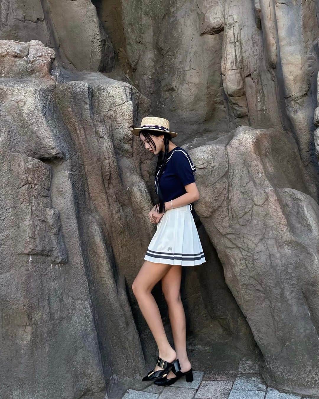 キュリ のインスタグラム：「#광고  여름에 마린룩은 무조건 예쁘지🛟⚓️ @martine.golf」