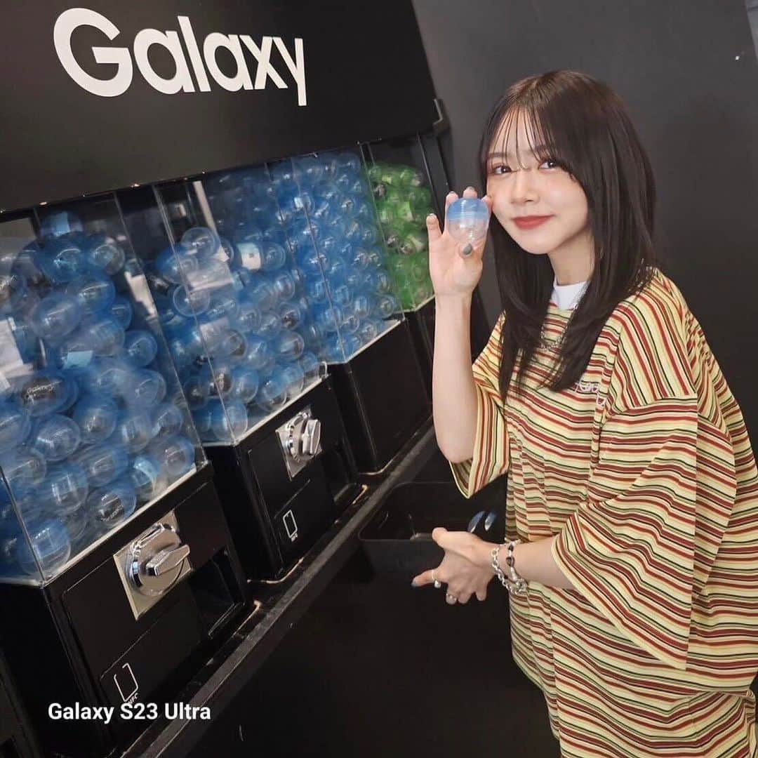 高梨優佳のインスタグラム：「Galaxy Harajukuに行ってきたよ 〰️📱  初めて行ったんだけど アクティビティとか写真スポットが とにかく沢山あって とっても楽しかった ！💗  今回の写真は4月20日に発売された Galaxy S23 Ultraを使って撮影したんだけど めちゃくちゃ綺麗じゃない？🥲💙 ナイトモードで チームラボでの写真が 凄く綺麗に撮れて感動 ( ; ; )🤍  2階には弱虫ペダルとコラボしているカフェもあったよ 〰️☕️ 他にも 色んなアクティビティが体験出来て いつもと少し違う休日を楽しめそう💭  みんなもぜひ行ってみてね！🚎  #GalaxyS23Ultra #withGalaxy #Galaxyのある生活 #Promotion」