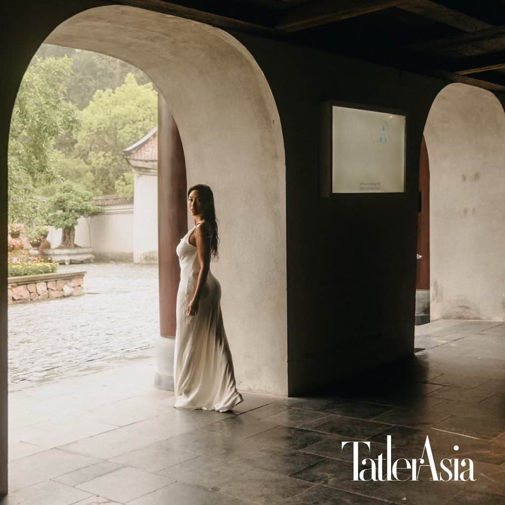 ジーニー・チェンマイのインスタグラム：「Thank you @TatlerAsia for featuring my beautiful country of #Vietnam. Link in bio for my travels thru #HoiAn, #Danang, and #Hanoi. New episode next Tues featuring our unforgettable climb up the legendary #YenTu mountain ⛰️🎋 @hellohunnayshow #TravelHunnay  📸: @ryantucreative」