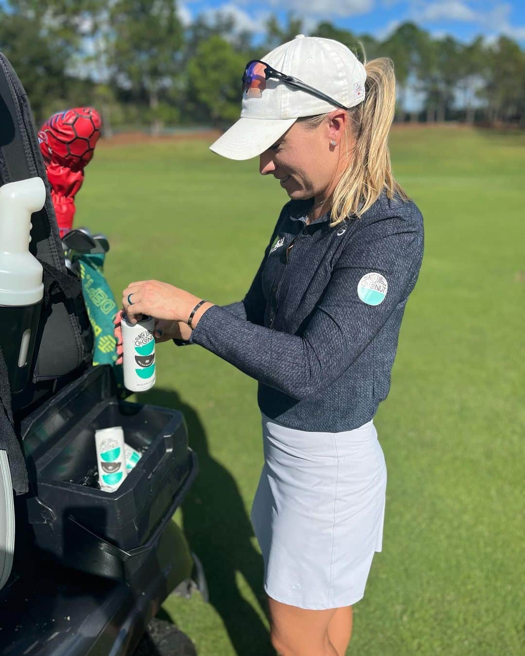 ジョディー・エワート・シャドフのインスタグラム：「Pumped to be competing in the @kpmggolf fueled and hydrated by @OnceUponACoconut. 🥥💦 The refreshing taste of coconut water keeps me hydrated and energized on the course, helping me play my best! Cheers to health, hydration, and unforgettable moments on the course!! ⛳️🏌️‍♀️💪 #OnceUponACoconut #kpmgwomenspgachampionship #HydrationStation」