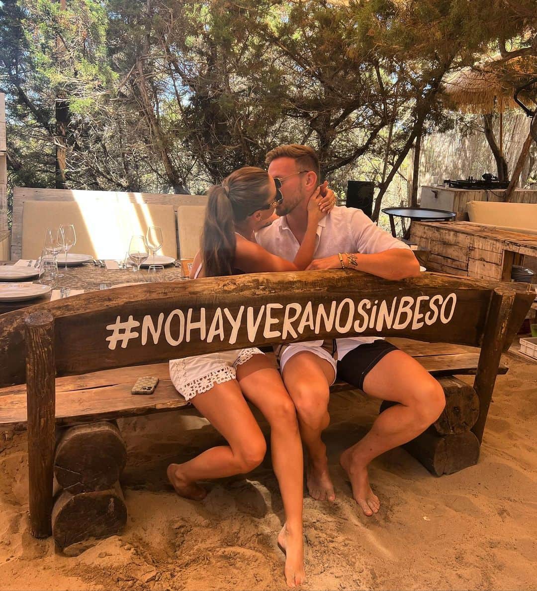 イヴァン・ラキティッチのインスタグラム：「no hay verano🌞sin beso 💋」