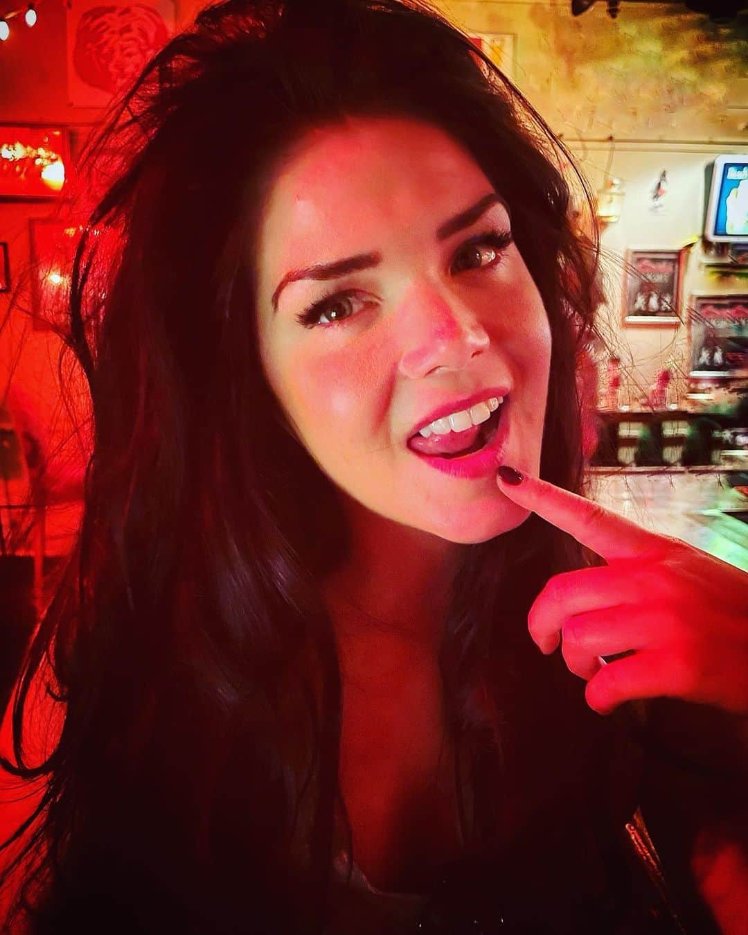 マリー・アヴゲロプロスのインスタグラム：「Feeling quite cheeky about my next project ! 🤔」