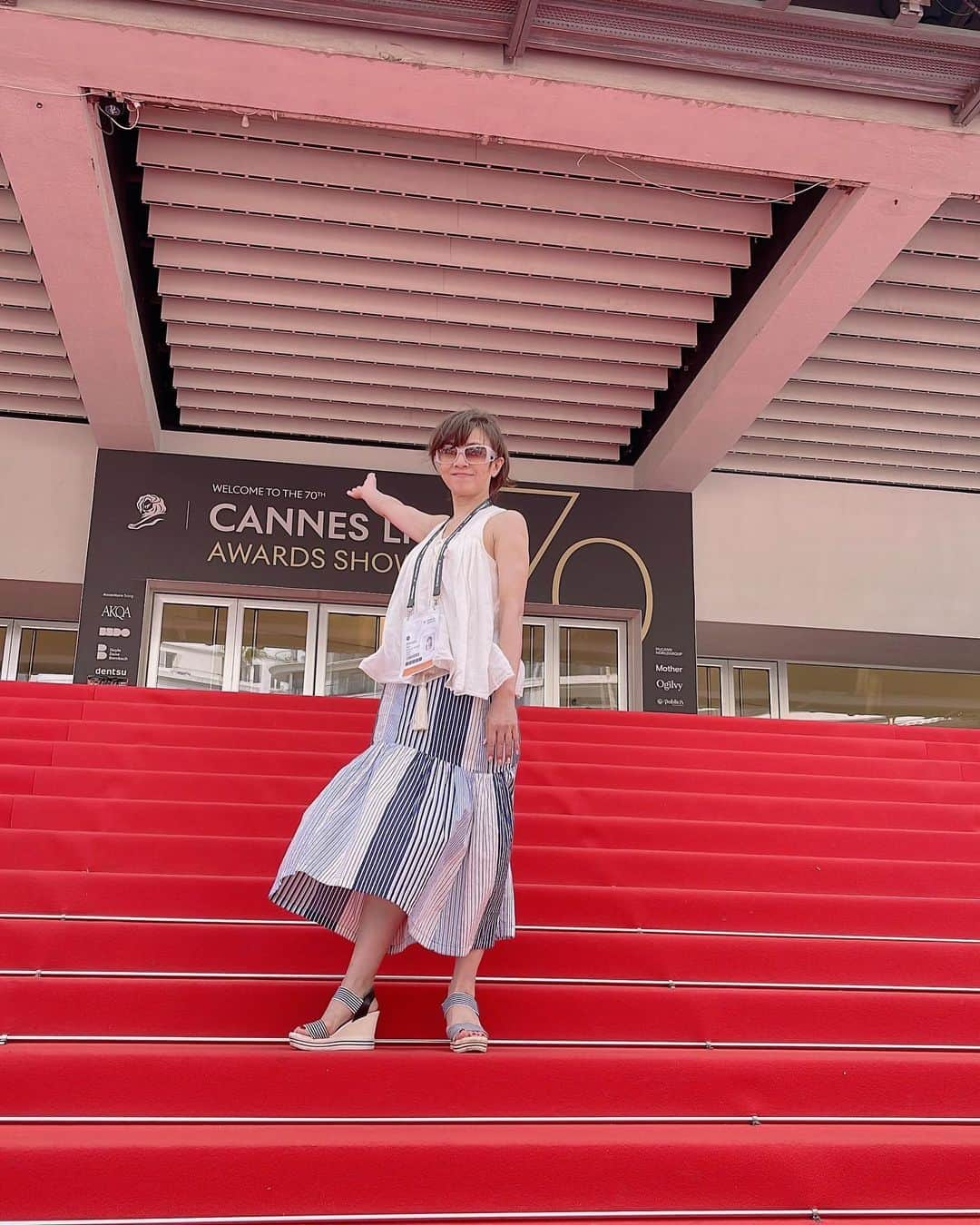 永井美奈子さんのインスタグラム写真 - (永井美奈子Instagram)「🦁 Cannes Lionsに 日本経済新聞社カバナの モデレーターとして 取材に来ています。  カンヌ映画祭のすぐ後にある 広告祭ですが もはや、広告の枠を出て 世界が抱える社会問題を 世界中のトップクリエイターが考え、ムーブメントを起こすフェスになっています。 国連が発表しても広まらなかったSDG sが、カンヌライオンズをきっかけに世界中に波及したとか。  こんな機会を頂けたことに感謝。今年のメインテーマはAI そして、70周年と言う周年祭なので、サプライズゲストがてんこ盛り。  突然RunDMCが歌ったり セミナーにハルベリーが登場したり。  そして、 日本経済新聞社からのサプライズは、明日のメイン会場 での小室哲哉さんのライブです。それに先駆け、本日セミナーでご一緒させていただき 理研研究者として、また、クリエイターとしてAIなど語って頂きました。  Beyond AIを行く 小室哲哉さんのお話し是非是非検索してみてください！  #canneslions2023」6月22日 4時02分 - nagaiminako.com375