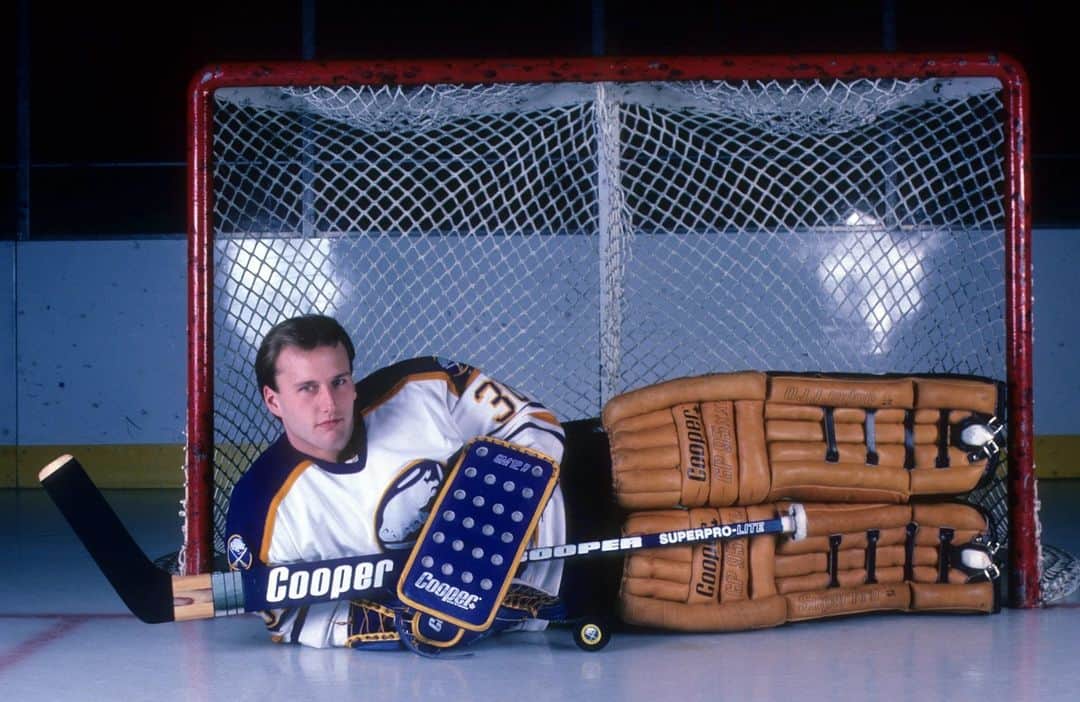 NHLさんのインスタグラム写真 - (NHLInstagram)「Starting a petition to get this photo of Tom Barrasso hung in @thehockeyhalloffame. 🤭 #HHOF2023」6月22日 6時05分 - nhl