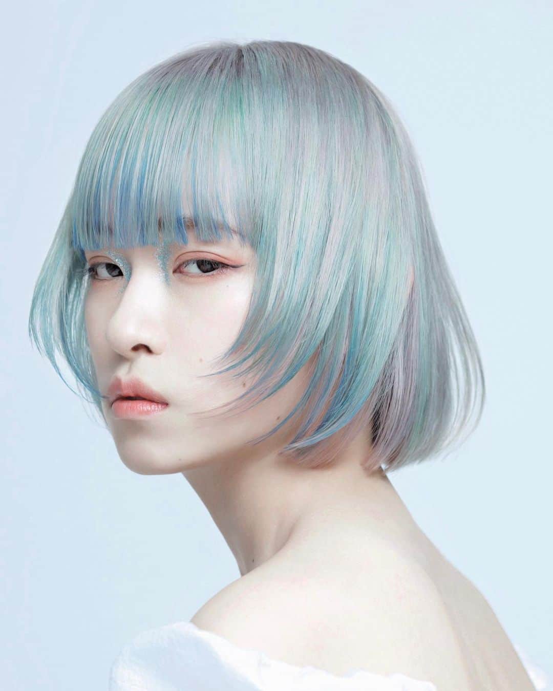 内田聡一郎のインスタグラム：「作品  SHINBIYO×colormuse5th  hair @soucuts  make @leco_ayami  fashion @leco_yuuka  @leco_nao  photo @sakaifuta   congratulation👏🏻 colormuse 5th Anniversary🎨 by @shiseidopro_jpn   shooting for @shinbiyo_official  with @ququ_natsuki   QUQU奈津己とカラーミューズを使ったデザイン提案しております。  セミナー動画もしんびようのweb上から観れますのでチェック☑️  #LECO #lecotokyo #SHINBIYO #しんびよう #資生堂　#SHISEIDO #作品　#デザインカラー #ハイトーンカラー #colormuse #カラーミューズ #5周年 #おめでとうございます」