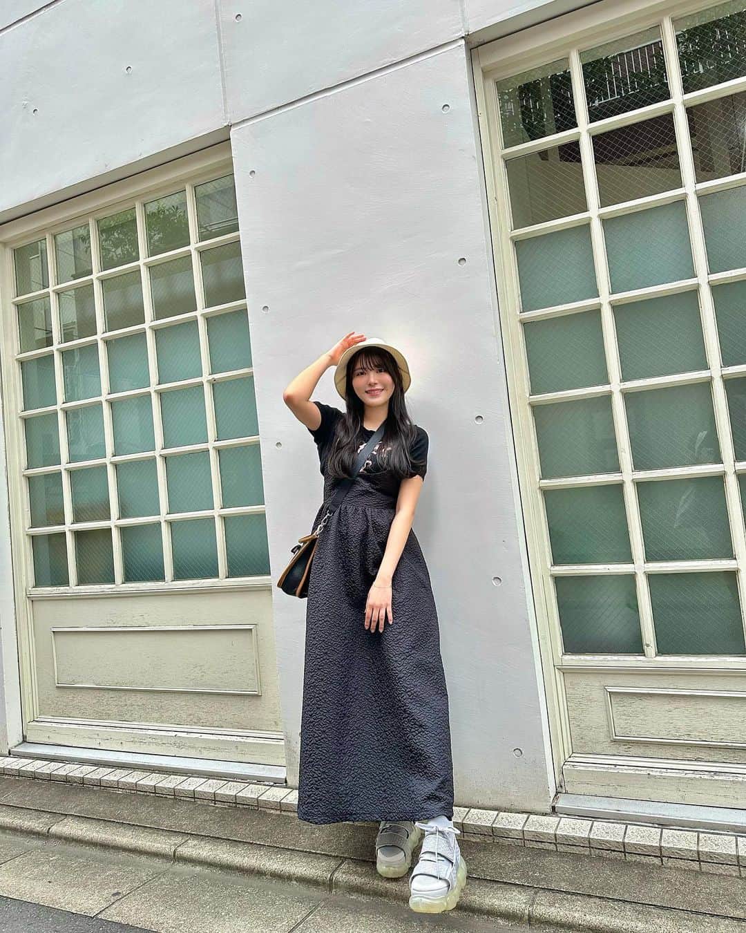 竹内花のインスタグラム：「今日もお疲れ様です🫡  みたちとランチとジム行ってきました！ ジム頑張って通うぞ〜 まずは続けることが目標です🤫 ちゃんとジム着買います… ダサジャージは流石に恥ずかしかったです  そして、久しぶりにちゃんとした服着たから写真撮ってもらったよ！ どうかな〜！ 意識高い日なので今からレッスン行ってきます🫡 応援しててね〜  #ootd」