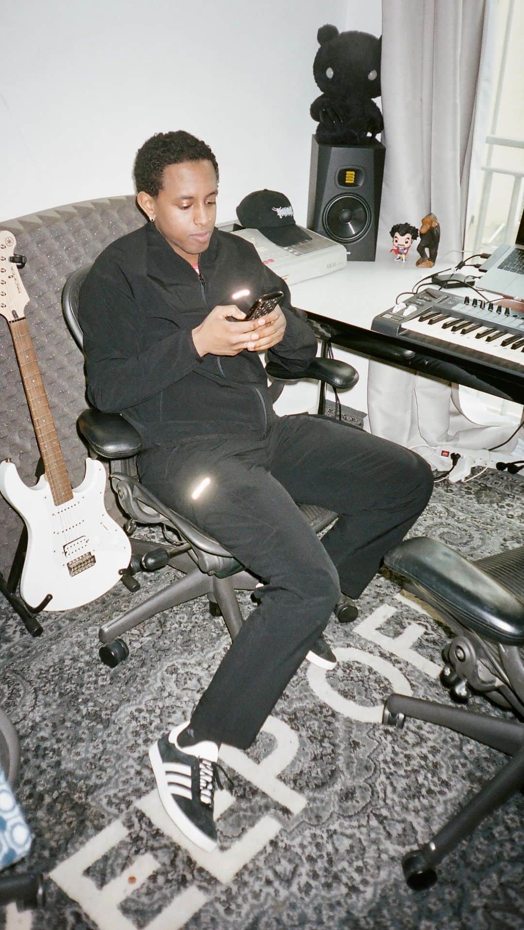 マッツノーガードのインスタグラム：「@jewel.juel. DJ and creative living in Berlin. Jewel runs electronic & techno parties under the name “Kilowatt” and works with his production company called “Test Test”. Read full interview on www.madsnorgaard.com」