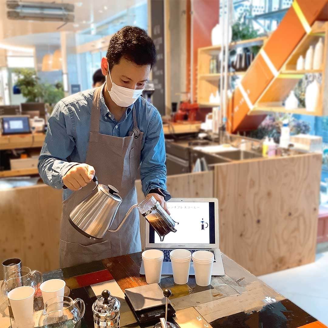 TODAY'S SPECIALさんのインスタグラム写真 - (TODAY'S SPECIALInstagram)「＜WORKSHOP＞ 　 NOZY COFFEE ワークショップ　 フレンチプレスでコーヒーを淹れてみよう  東京・原宿キャットストリートに店舗を構える「NOZY COFFEE」能城さんを講師にお迎えし、フレンチプレスで淹れるコーヒーの楽しみ方を学ぶワークショップを開催します。  手軽で再現性の高いフレンチプレスを使った美味しいコーヒーの淹れ方を教えていただくほか、ペーパードリップとの味わいの違いなどを楽しんでいただけます。ご参加お待ちしております。  *参加費にはコーヒーの抽出体験や材料費が含まれます。 *二子玉川での開催です。 *ご予約などお間違いのないようにご注意ください。 *お申し込みは、Peatixサイトからのみとなります。 　 ■Futakotamagawa 日程： ①6月24日 (土) 11時30分 ～ 13時00分 ②6月25日 (日) 10時30分 ～ 12時00分 場所：二子玉川店 参加費：2,300円(税込) 　 *ご予約・お申込みはWEBサイト、またはpeatixからご予約ください。 →@cibone_ts 　 #todaysspecial #トゥデイズスペシャル #ワークショップ  #nozycoffee #フレンチプレス #coffee #コーヒー好き #玉川高島屋ショッピングセンター」6月21日 20時30分 - cibone_ts