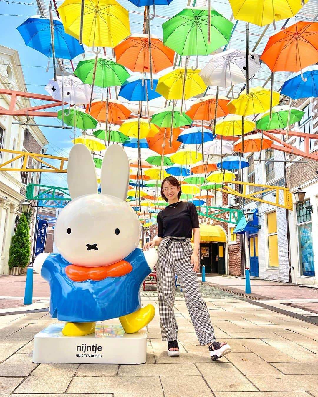 美濃越舞のインスタグラム：「ハウステンボスに行ってきました🐰🧡🏰✨ ミッフィーさんのお誕生日は今日らしいです🎂  #ハウステンボス #長崎 #テニス #tennis #テニスウエア #网球 #테니스 #テニス女子」