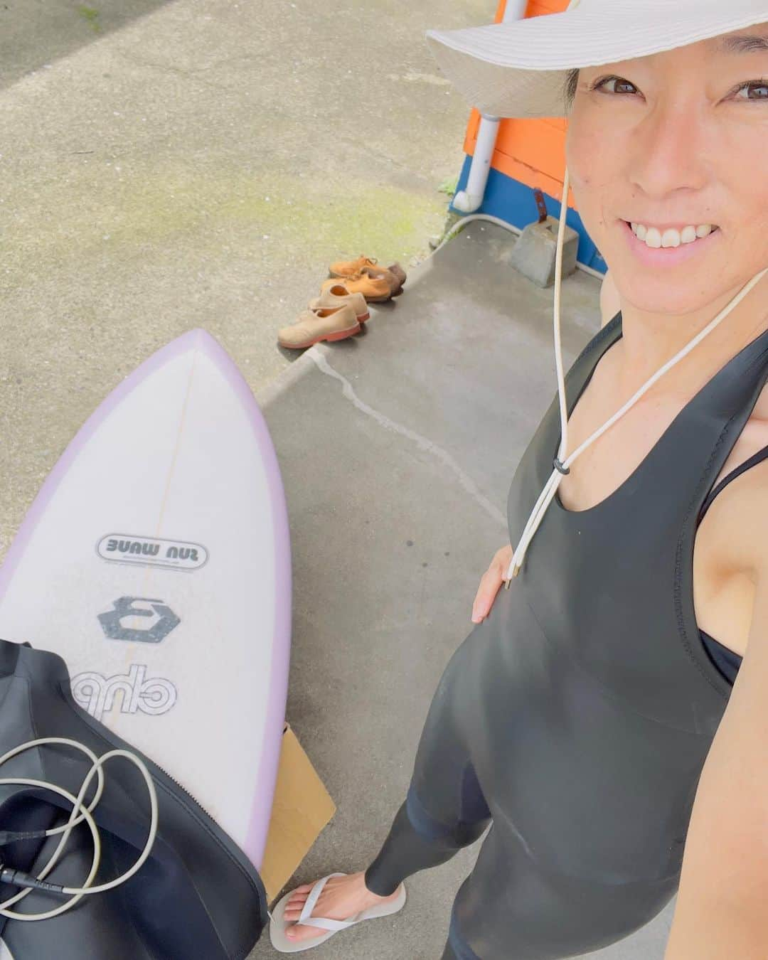 岡部亜紀のインスタグラム：「surf days🩵 #自撮り #サーフィン #チバフォルニア  #一宮町 #サンライズ #surfergirl #今日は夏至 #なついたる」