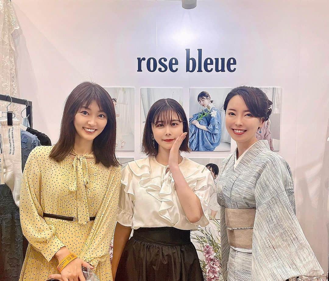 のインスタグラム：「有村藍里ちゃんプロデュースの お洋服ブランド👗✨ 🌹rose bleue 🌹 可愛くて女子がいっぱい集まってました♡  #nexttrendfes #国際フォーラム #有村藍里 ちゃん #rosebleue #ネクストトレンドフェス」