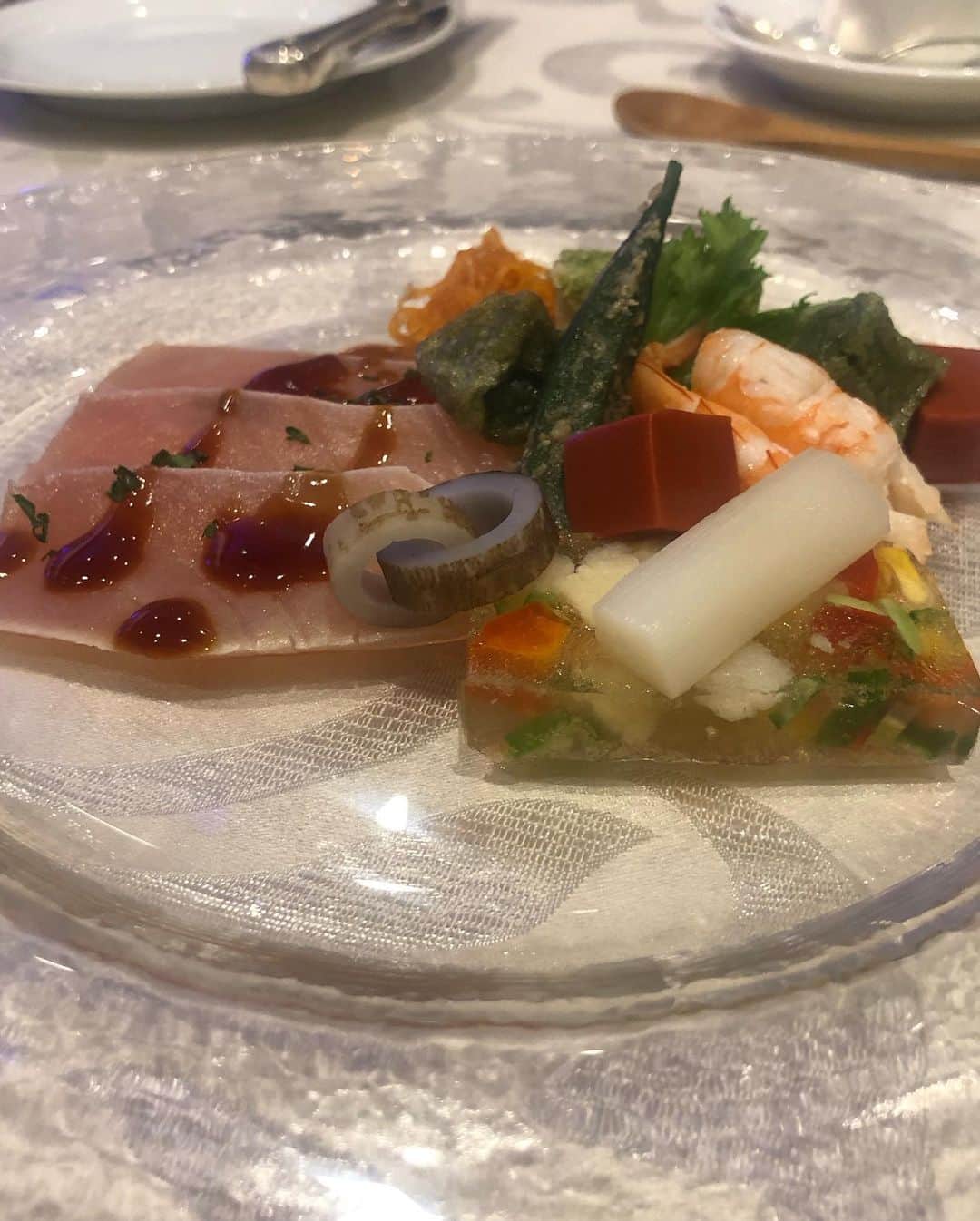 市川九團次 (4代目)さんのインスタグラム写真 - (市川九團次 (4代目)Instagram)「近江牛だよー 琵琶湖の辺りで食べました〜 こんなにうまかったんやねーー ほんまにうまい肉でした。 本番で食べる近江牛！！」6月21日 20時43分 - ichikawa_kudanji