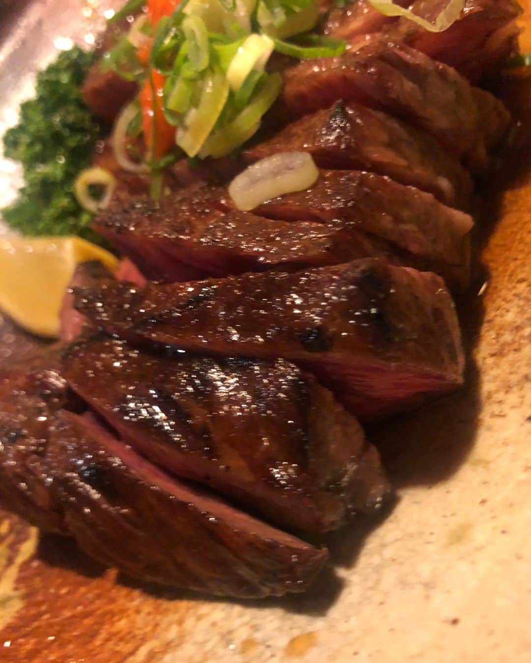 市川九團次 (4代目)のインスタグラム：「近江牛だよー 琵琶湖の辺りで食べました〜 こんなにうまかったんやねーー ほんまにうまい肉でした。 本番で食べる近江牛！！」