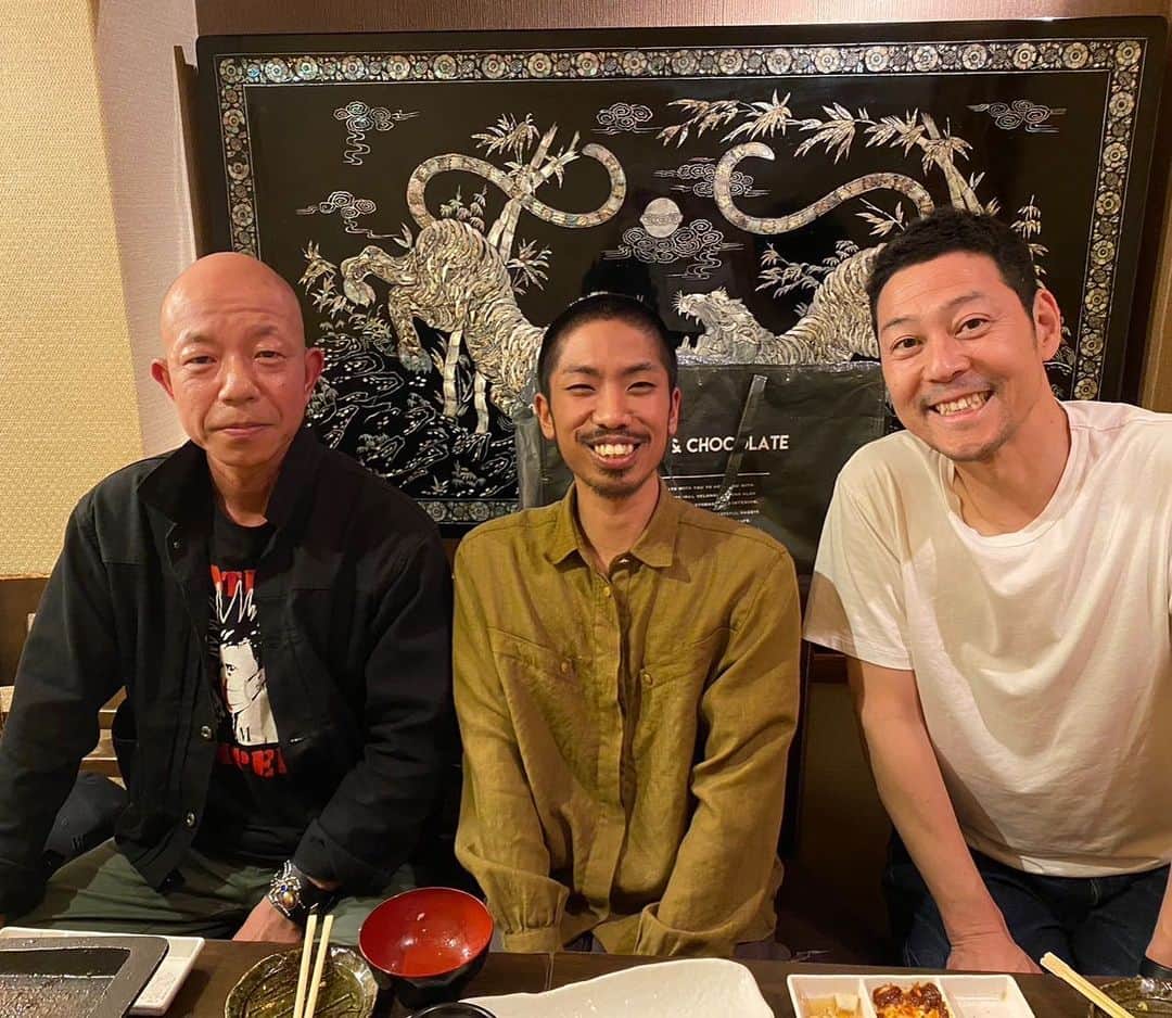 のインスタグラム：「小峠くんとプジョルジョDとの写真。 不夜城メンバーとの食事会での写真。」