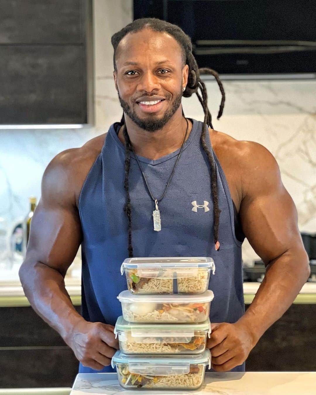 Ulissesworldさんのインスタグラム写真 - (UlissesworldInstagram)「Meal Prepping will save you time and have you prepared to attack your physique goals 🔥  Are you tired of scrambling for meal ideas every day or resorting to unhealthy fast food options due to lack of time? Here are five valuable tips to help YOU get started on your meal prep journey👇🏾  1️⃣Enhanced Time Management: By dedicating a few hours each week to meal prepping, you can reclaim precious time during busy weekdays. Having pre-portioned meals ready to go means less time spent on cooking and cleaning, allowing you to focus on other important tasks or simply relax.  2️⃣Healthier Choices, Consistently: Meal prepping empowers you to make mindful and nutritious choices. When you plan your meals in advance, you can carefully select wholesome ingredients, control portion sizes, and ensure a balanced diet. With healthy meals readily available, you're less likely to succumb to impulsive or unhealthy food choices.  3️⃣Financial Savings: Eating out frequently can take a toll on your budget. Meal prepping enables you to purchase ingredients in bulk, take advantage of sales, and make the most of leftovers. By eliminating spontaneous takeout orders, you'll find your wallet happier and your bank account healthier.  4️⃣ Reducing Food Waste: One of the greatest benefits of meal prepping is the reduction of food waste. By planning your meals in advance, you can utilize ingredients efficiently, use leftovers creatively, and prevent unused groceries from spoiling. This not only helps the environment but also helps stretch your food budget.  5️⃣Variety and Experimentation: Contrary to the belief that meal prepping limits creativity, it can actually open up a world of possibilities. By preparing larger batches of staple ingredients, such as grains, proteins, and roasted vegetables, you can mix and match them to create a variety of flavorful meals throughout the week. This allows you to explore new recipes and flavors without the stress of starting from scratch every day.  If you want to start eating more nutritiously and meals that will help you achieve your goal click the link in my bio @ulissesworld for you custom meal and workout plan 💪🏾」6月21日 20時46分 - ulissesworld