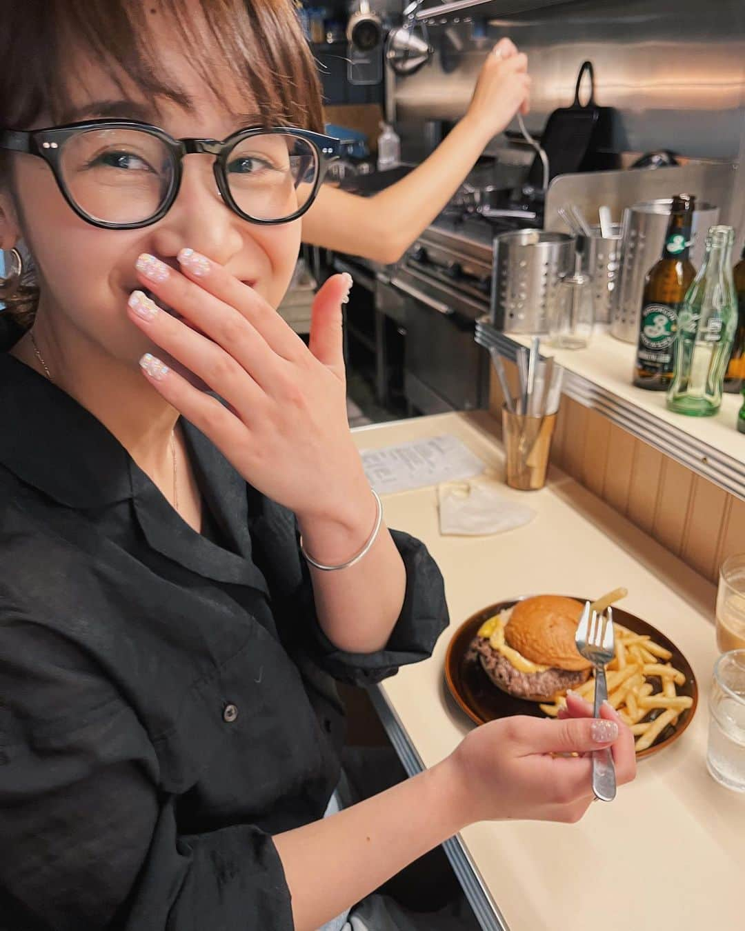 YUMIKO TANAHASHIさんのインスタグラム写真 - (YUMIKO TANAHASHIInstagram)「ハンバーガーたべたよ！ 🍔🍴〰️〰️  #lunch #とある日の休日  #久しぶりのハンバーガー」6月21日 20時47分 - turner_1223