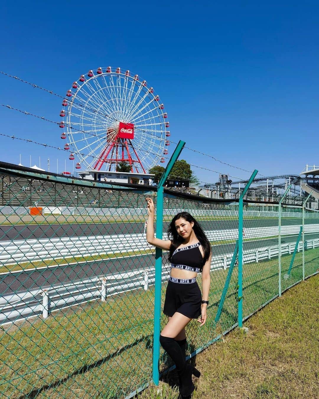 真木しおりのインスタグラム：「どこのサーキットか 一目でわかる写真🥹  みんなわかるよね😳😳💭  #ARTA#ARTAGALS#SUPERGT#AUTOBACS#オートバックス #HONDA#無限 #MUGEN #RQ #레이싱모델　#レースクイーン#racingmodel#supergt #スーパーGT #真木しおり」