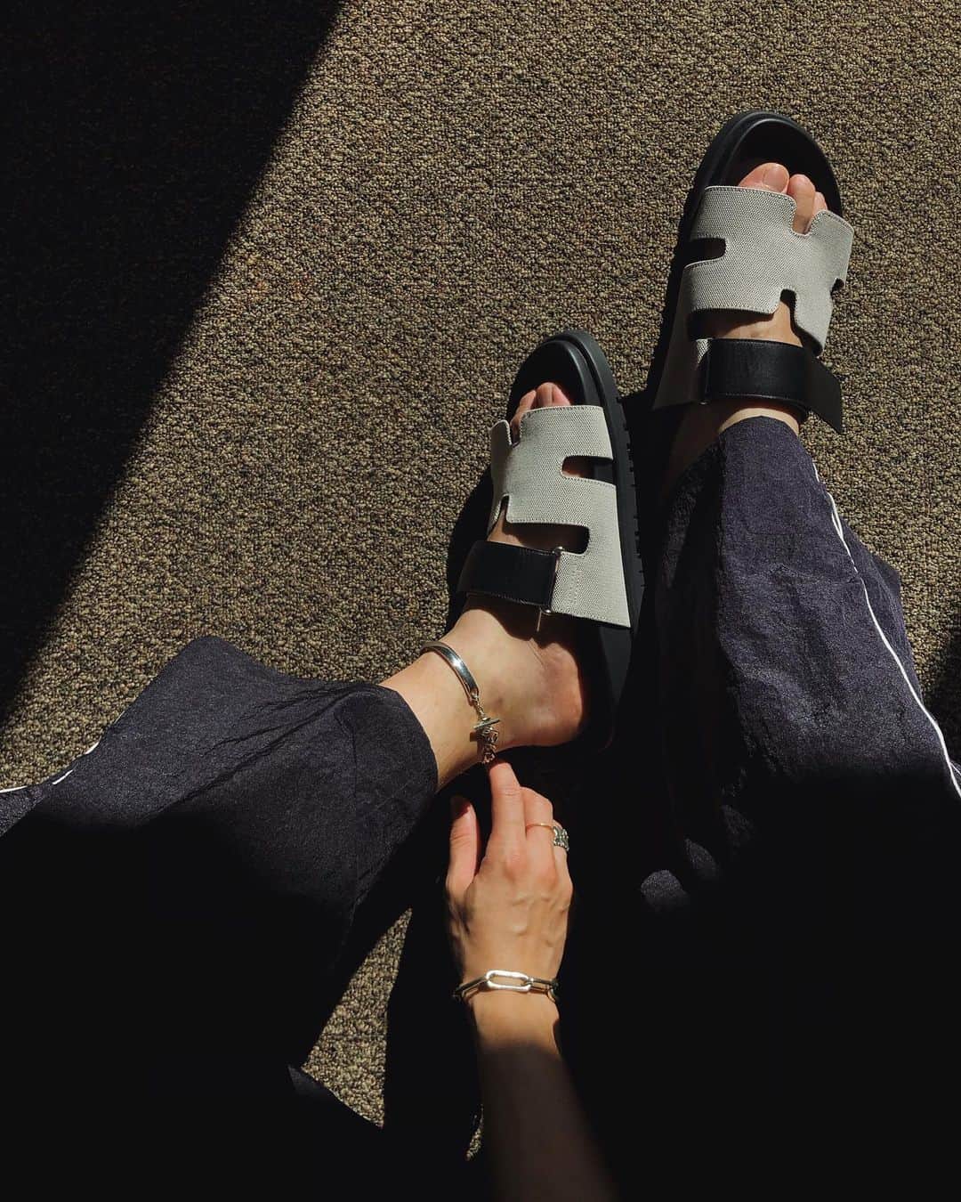 陣内勇人のインスタグラム：「. この夏は ankletな気分。 @blanciris_official  留め具までデザインがたまらなく良い。  そして 人生初のフットケアを 爪仙人 @hiroko_kojima.nailworks にしてもらった。 ふわふわの足にサンダルが気持ちいいこと。」