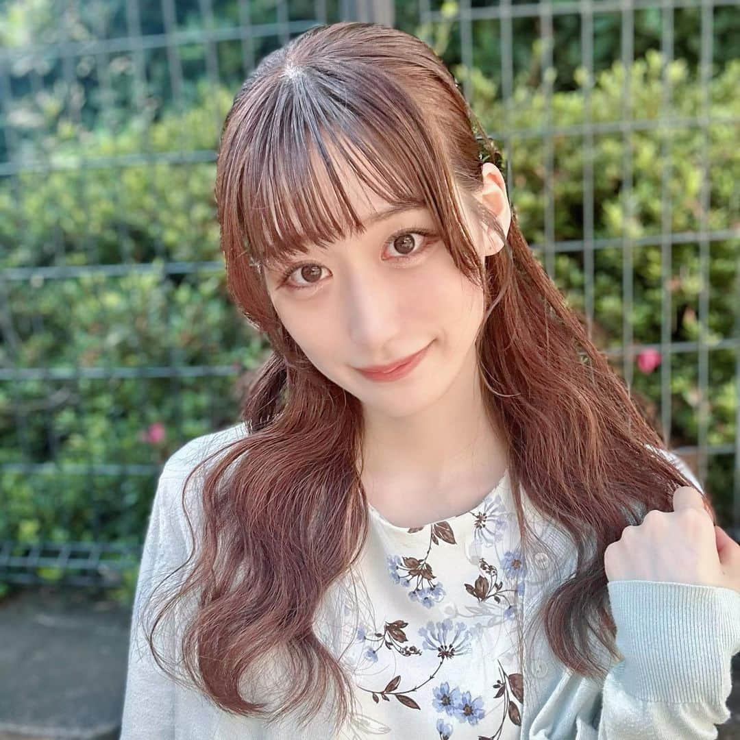 渡辺美優紀のインスタグラム：「Newカラコン👁💓  カラコン通販MooN(@moon.official_com)さんからご提供頂きました！  光が目にキレイに入って目がキラキラに見えて可愛い☺️ ナチュラルカラコンお探しの方にはとってもオススメです💡  ぜひ使って見てください♡  🌟おすすめポイント ♥ シリコンハイドロゲル配合で酸素透過率が高く、目の乾燥、ドライアイのリスクを抑えることができる！ ♥目に対する光の入り方がキレイで、ナチュラな上キラキラなお目目になれる✨ ♥使用期間1ヶ月で2枚入1738円(税込)という高コスパ！！  【Kanoa ～カノア～（1month）】 ■カラー:ブラウン ■使用期限 : 1ヵ月 ■DIA(直径) : 14.3mm ■着色直径 : 13.3mm ■B.C : 8.8mm ■水分含有率 : 43%  PR @moon.official_com #韓国カラコン #高発色レンズ #コスプレカラコン #シリコンハイドロゲル #カラーコンタクト #カラコン好きさんと繋がりたい #カラコンムーン #カラコンmoon #フリーモデル #フリーランスモデル #アイドル #サロンモデル #サロモ #被写体 #ポートレート #ポートレートモデル #撮影会モデル #动漫 #角色扮演 #粉我 #我的最愛 #女仆 #偶像 #팔로우 #아이돌#followme」