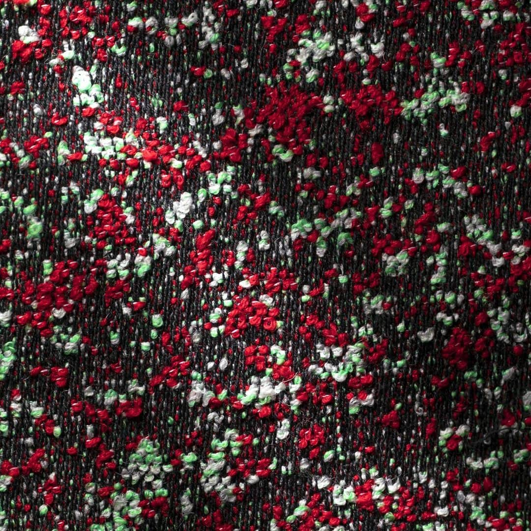 Ligne Rosetさんのインスタグラム写真 - (Ligne RosetInstagram)「Introducing Confettis - an Atom fabric.   Atom is a vibrant, experimental, Boucle fabric with no visible repetitions in pattern. Atom was inspired by the distinct points on landscapes seen in expressionist paintings.   Interested in learning more? Visit your local showroom.   @kvadrattextiles @kvadratrafsimons  #ligneroset #togo #50yearstogo #togosofa #limitededition #design #frenchsavoirfaire」6月21日 21時04分 - ligneroset