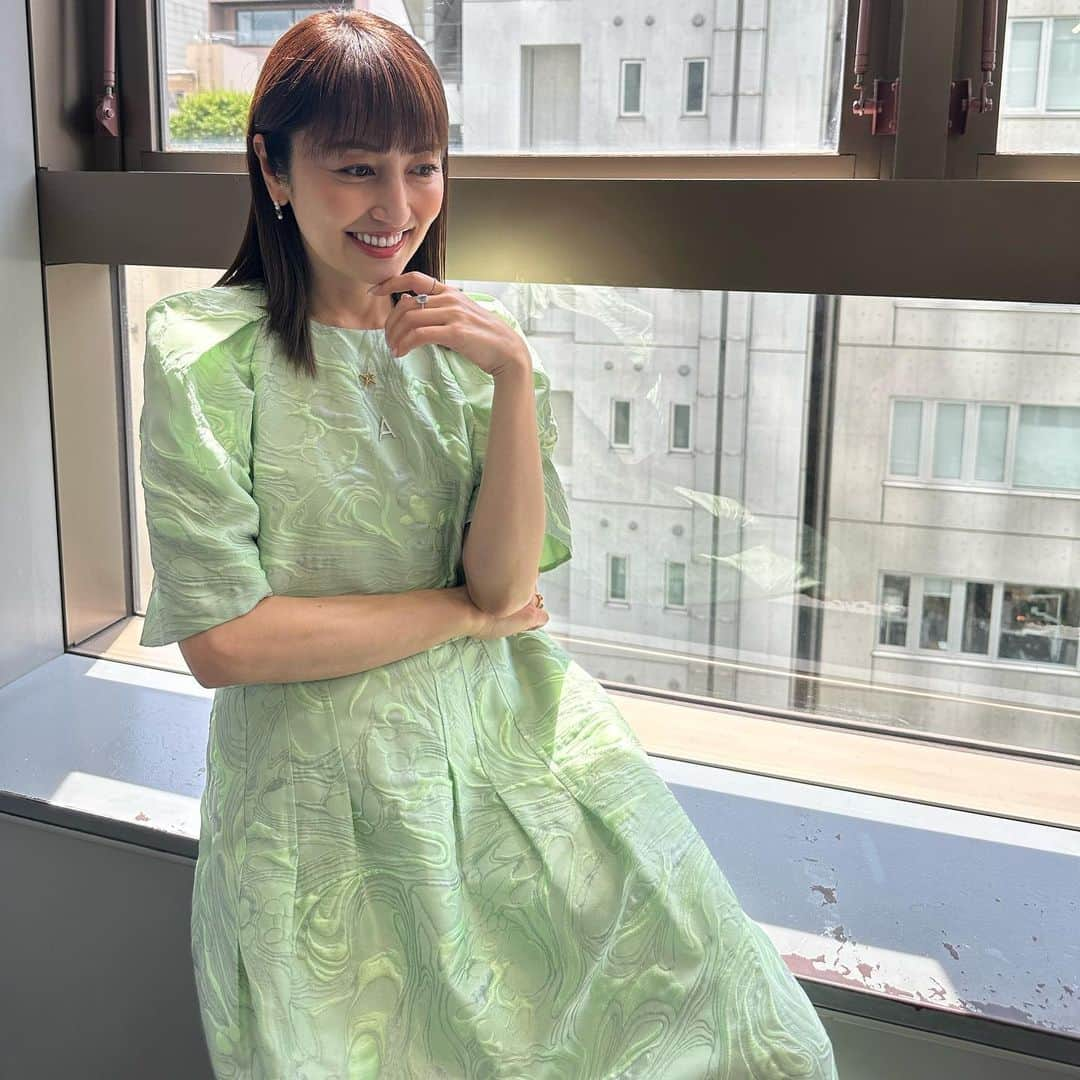 矢田亜希子さんのインスタグラム写真 - (矢田亜希子Instagram)「本日もラヴィット！ ありがとうございました‼︎ オダッピーと兎でダブルうさぎちゃんと😆 今日は盛り沢山！サプライズの生披露、赤坂サイファー👏👏👏👏👏👏 TVerでみよ‼︎ #ラヴィット#水曜日#tbs#オダッピー#兎ちゃん#赤坂サイファー#loveitwednesday #かっこいい👍#梅田サイファー さん#つかみ1グランプリ 衣装はワンピース @cyclasofficial アクセサリー @kajita_jewellery」6月21日 21時06分 - akiko_yada