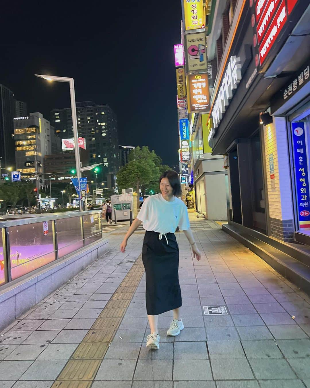 今田美奈さんのインスタグラム写真 - (今田美奈Instagram)「弾丸釜山🇰🇷✈︎ ぷらっと行けるようになったの本当嬉しいなぁ〜〜^_^ 飛行機だと寝てる間も無く着いしてまう。空港から市内へも近くて楽に行けるからすごく良い◯ 　　 美味しいもの食べてカフェ行って…  買い物して、前に行ったときにお気に入りに登録してたご飯屋さんとかをメインに行ってきた〜🍚!  　　 服は現地調達楽々コーデ：）」6月21日 21時19分 - _minaimd.j_