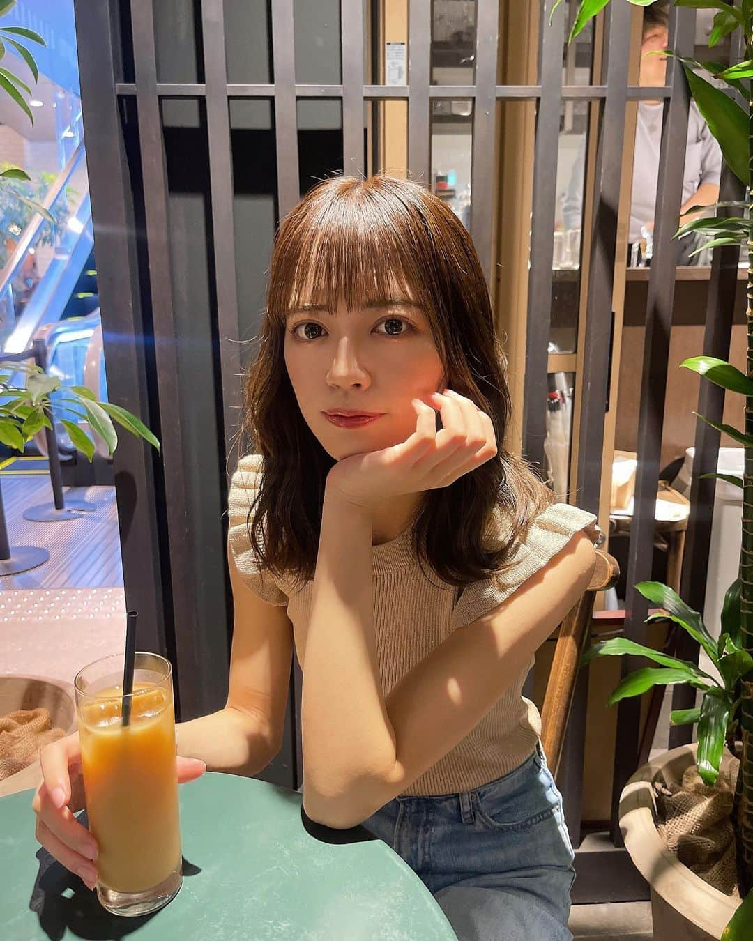 佐藤絵里香のインスタグラム：「🩷 .  今年の夏はわたしと過ごす夏がいちばんって思わせなきゃ、🫧  . . . . . #渋谷ごはん #カフェ #彼女感 #ミディアムヘア #ヘアアレンジ #ヘアスタイル #前髪 #followme #followplease #idol #asiagirl #japanesegirl #偶像 #萌」