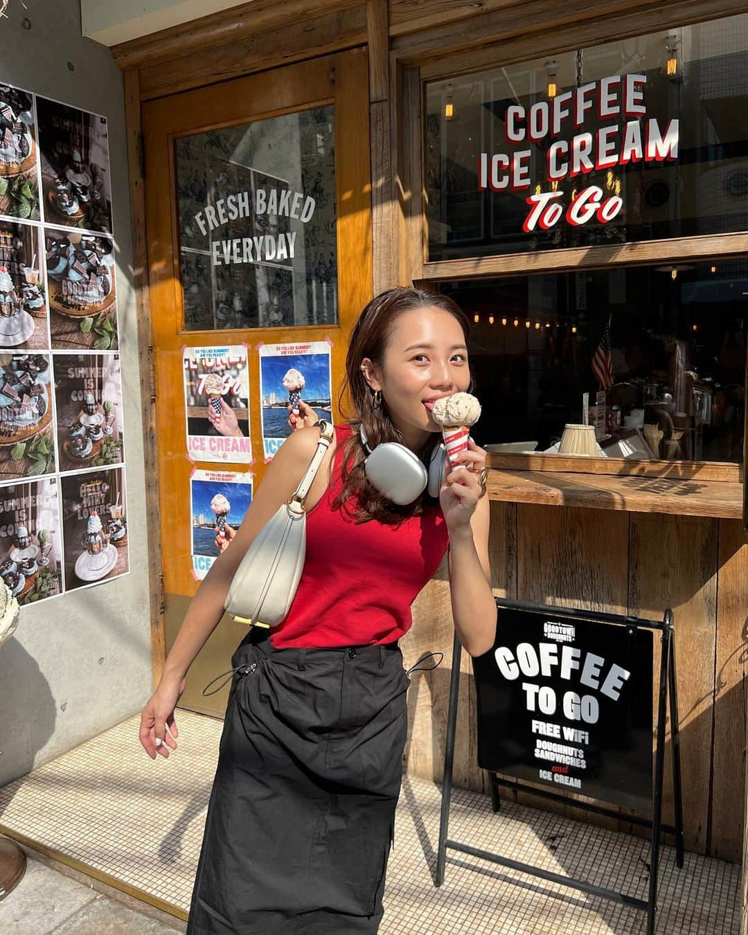 伊原葵さんのインスタグラム写真 - (伊原葵Instagram)「何味でしょーう？🍦  暑すぎて、アイス求めてたー！ もうノースリーブ着ちゃって真夏やっていけるかしら🤣  tops / @randeboo_official  skirt / @searoomlynn_official  bag / @fendi  shoes / @adidasoriginals  jewelry / @artidaoud × @aoi186  iPhone case / @ascene_official × @aoi186   #aocode #ootd #fendi #pr #icecream」6月21日 21時17分 - aoi186