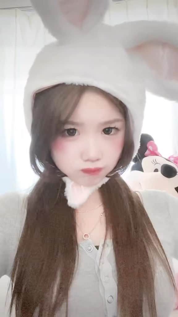 中島結音のインスタグラム：「.  みんなの推し教えて🐰🐰🐰  ゆのんはひみちゅーーーー爆笑  #今日好き #パタヤ編 #ゆのん」