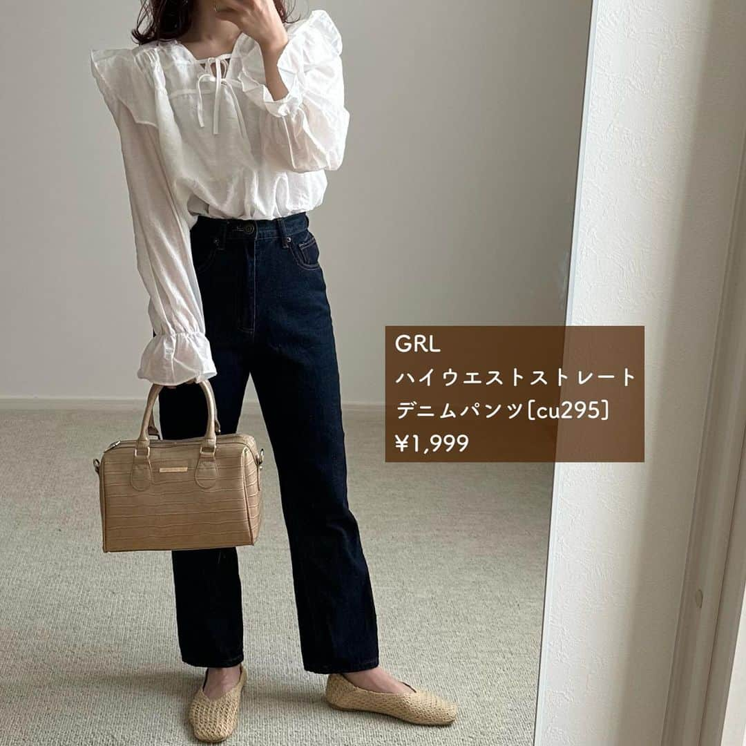 えださんのインスタグラム写真 - (えだInstagram)「最近のおすすめデニムまとめてみた👖 ⁡ 6,8枚目はわりとぴったりめ🫶🏻ぴったりめだとカジュアルになりすぎないのがいい💭 けどゆったりめの安心感と楽さ😮‍💨 ⁡ ⁡ GRL率高め💁‍♀️ @grl_official  どれも当たりだった🙆‍♀️1番ゆったりが2枚目、ぴったりサイズが6枚目かな？他にも気になることあったらコメントでお気軽に聞いてください😌 ⁡ ⁡ ちなみに一つ前の投稿で3枚目のデニム履き回してます👖（色違い・サイズ違いものせてます） 　 ⁡ ⁡ ⁡ ⁡ #デニムコーデ　#パンツコーデ　#脚を出さないコーデ　#デニムパンツ　#大人カジュアル　#骨格ウェーブ　#カジュアルコーデ　#夏コーデ　#おすすめデニム　#chico #grl #グレイル　#GRL購入品　#グレイル購入品　 ⁡」6月21日 21時27分 - yuzutarosu9876