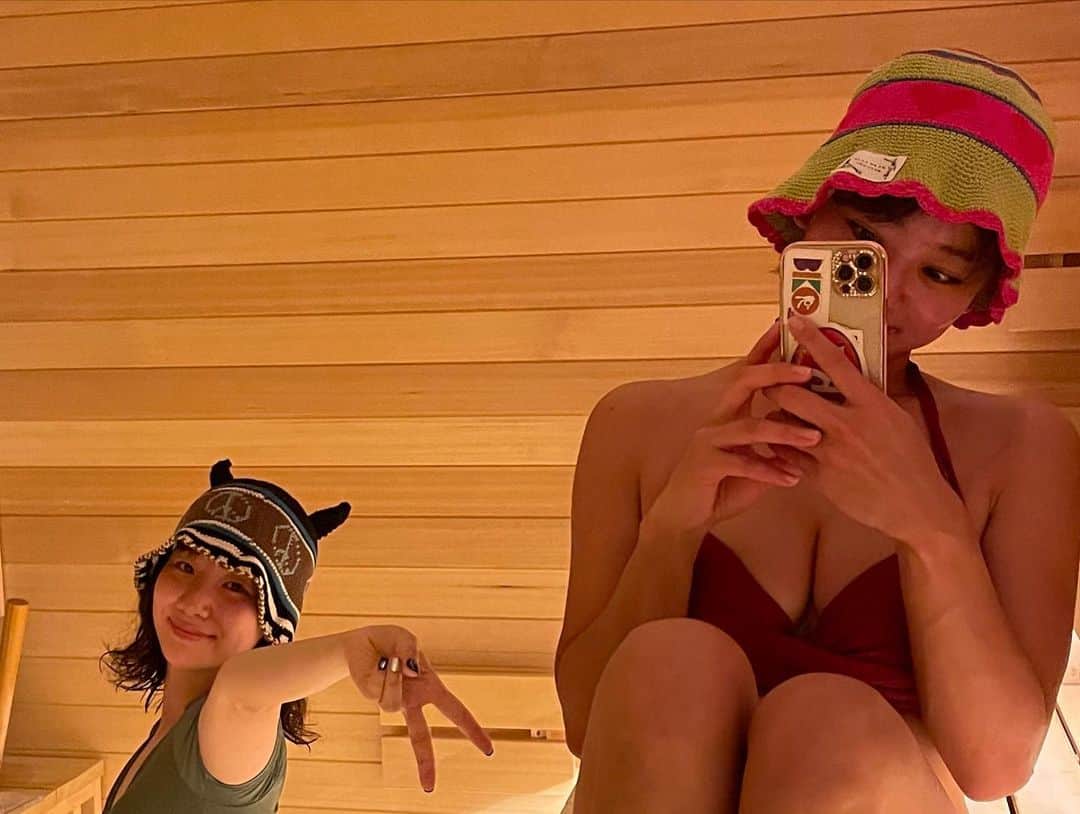 指出瑞貴さんのインスタグラム写真 - (指出瑞貴Instagram)「😊🌺💜👾  I had the best time with friends in @hiranoya_sauna . I wanna go sauna today , I have to write article.  I do my best!  Our hat, made by @caphamamoto 👽👽👽 Love u 😘😘  #サウナイキタイ　 にこちゃんのYouTubeぜひご覧ください！ コラム書きます。笑　頑張れ自分。眠さに負けない🙋‍♀️」6月21日 21時22分 - sashidemizuki
