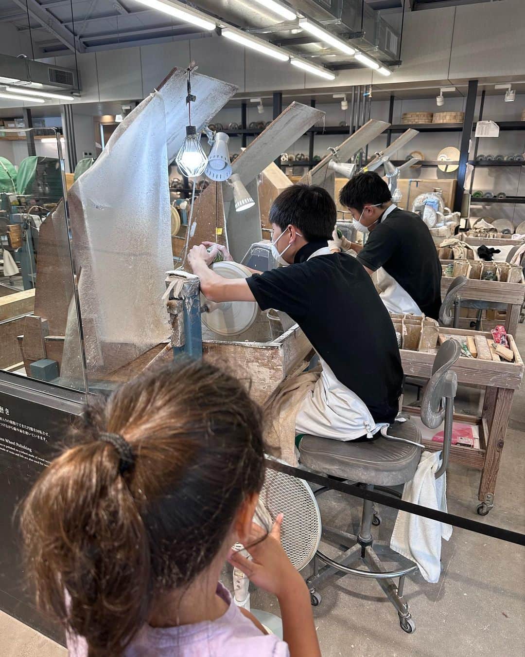 エリナ シルカさんのインスタグラム写真 - (エリナ シルカInstagram)「Traditional Glass Cutting ✨ 薩摩切子工場見学✨✨✨」6月21日 21時25分 - laura_elina_ymd