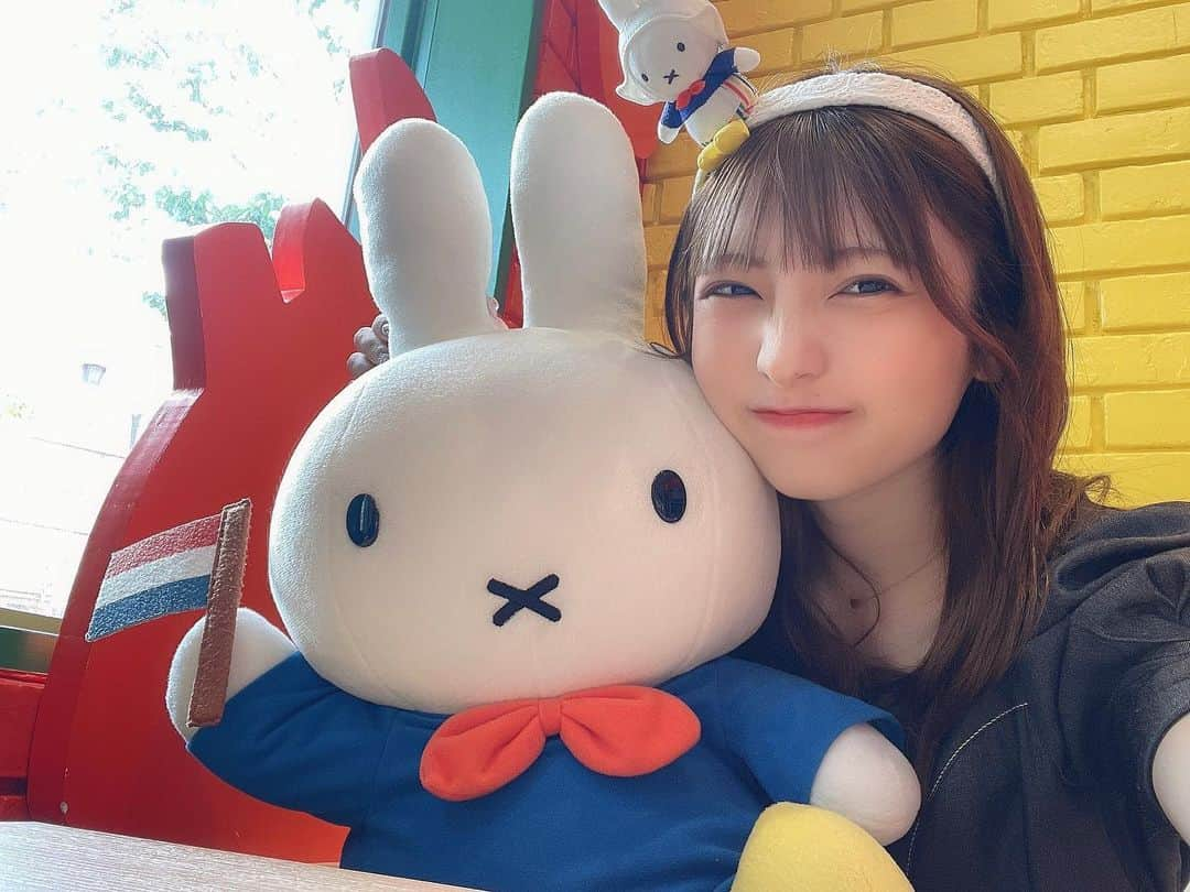 櫻井もえのインスタグラム：「.  (・ⅹ・)  .  お誕生日おめでとう🎈  #ミッフィー誕生日2023 #ミッフィー #miffy #うさこちゃん #nijntje #ディックブルーナ #ナインチェ #ブルーナ #ハウステンボス #長崎 #長崎ハウステンボス」