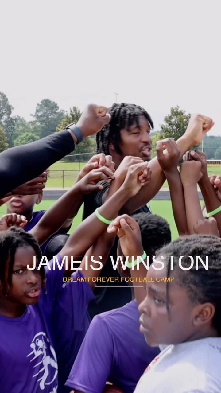 ジェームイス・ウィンストンのインスタグラム：「“Every great dream begins with a dreamer.” - Harriet Tubman.  A big Thank you to everybody that made this year’s Dream Forever Football Camp a success. #DreamForever  A special thank you to our awesome sponsors @nxtgencamps @eleven86water @paniniamerica @dickssportinggoods @cocacola @mdfnation1 @walkons @fullmoonbbq and @justwinmanagement 🙏🏾」