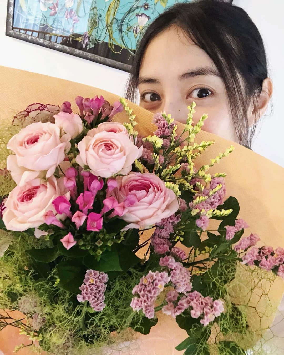 岡本あずさのインスタグラム：「今年もまた一つ歳を重ねることができました。31歳って🫢いつの間にかすごい大人ですね🫠 10代からお世話になっている方々から連絡をもらったりして、あんなことがあったなぁと振り返ってみたり。誕生日って思い出が蘇る日ですね☺️ 健やかに、穏やかに、今年も1年過ごせますように。 いつも温かく見守って下さる皆様に心から感謝を🫶これからも宜しくです！」