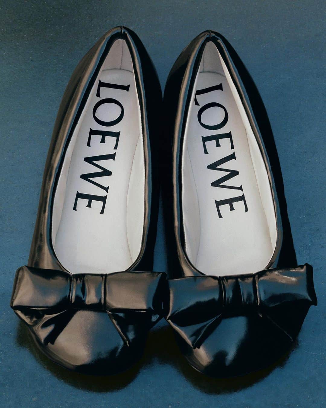 Loeweさんのインスタグラム写真 - (LoeweInstagram)「Puffy ballerina.  LOEWE Fall Winter 2023 precollection  loewe.com  #LOEWE #LOEWEshoes」6月21日 21時42分 - loewe